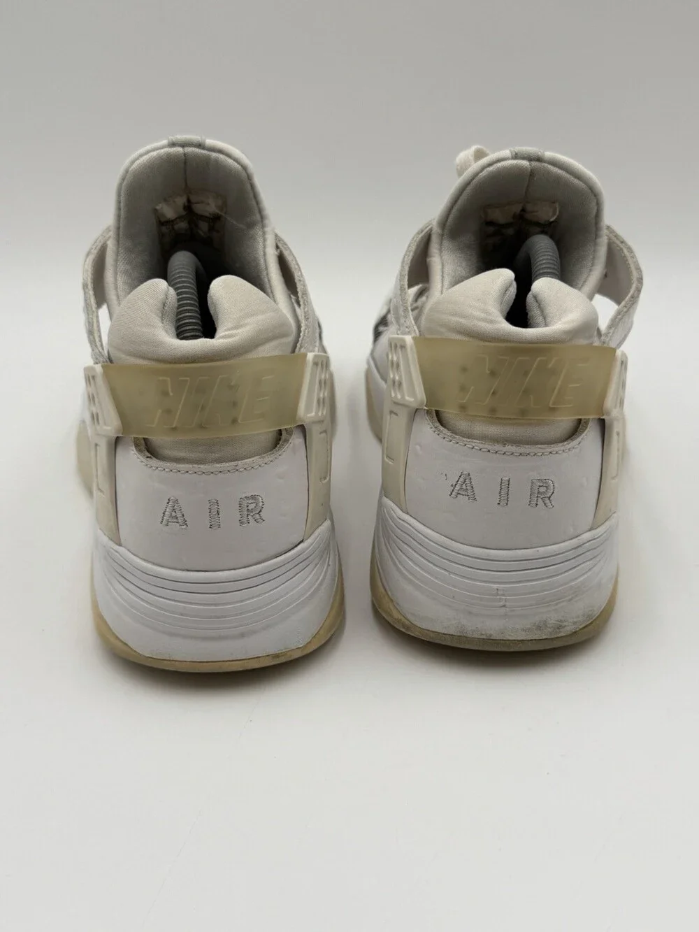 Nike Air Flight Huarache Low Men’s Size 10 White Leather Ostrich  819847-100
